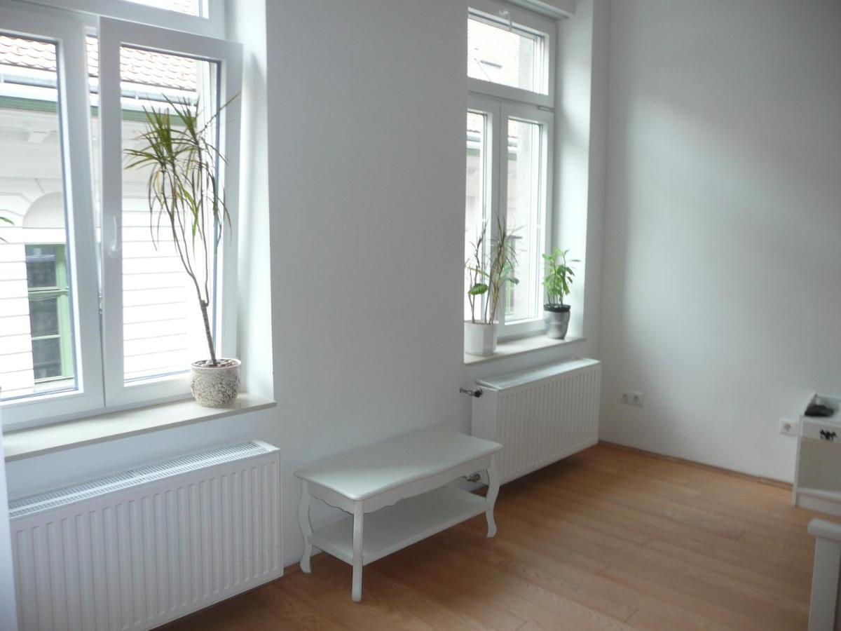 Modern City Center Location: Party, Sightsee, Rest Appartamento