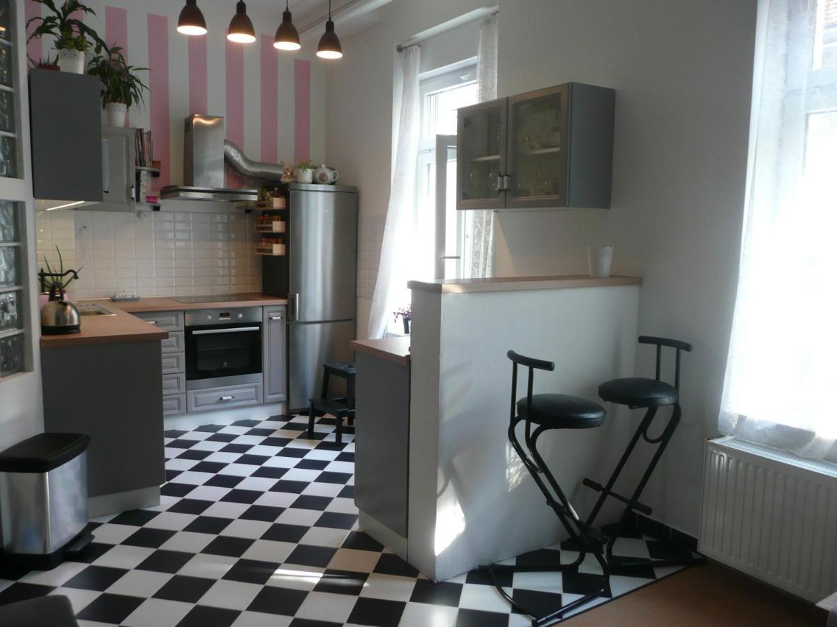 Modern City Center Location: Party, Sightsee, Rest Appartamento